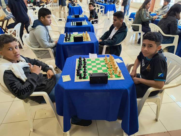 Xadrez escolar de Três Lagoas é campeão geral do Circuito Estadual de Xadrez Escolar