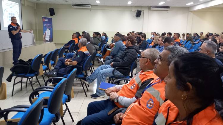 Defesa Civil liderada pela Coordenadora Lucia Castro participa de capacitação em Araçatuba – SP