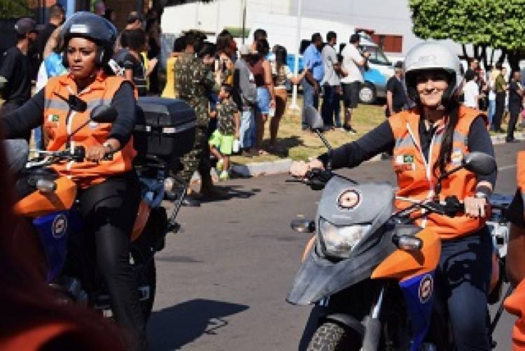 Defesa Civil foi o destaque do Desfile de 7 de setembro na Circular da Lagoa 