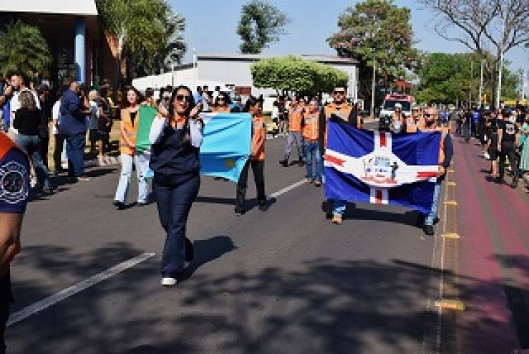 Defesa Civil foi o destaque do Desfile de 7 de setembro na Circular da Lagoa 