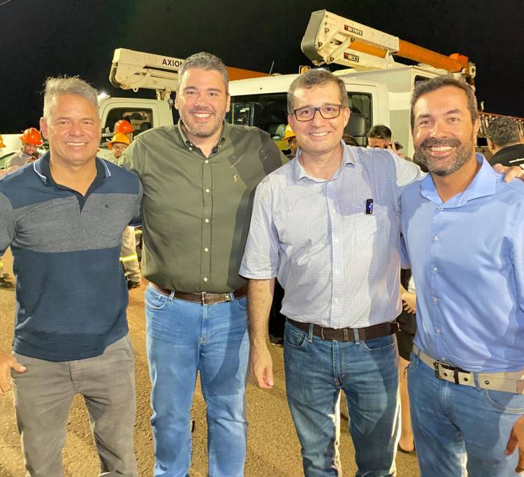 Vereadores acompanham início oficial da nova iluminação pública