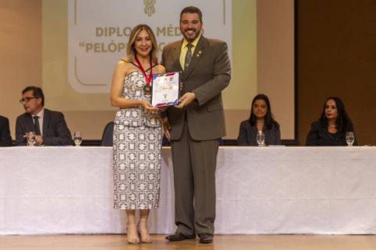 Câmara entrega homenagens para professores, médicos e dentistas