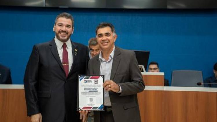 Vereadores homenageiam pessoas com relevantes serviços prestados a comunidade e ao município