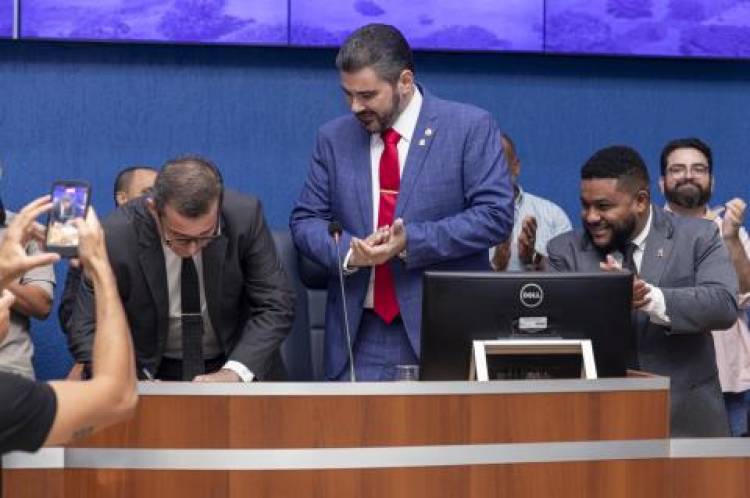 Câmara entrega diploma Excelência no Serviço Público para servidores municipais