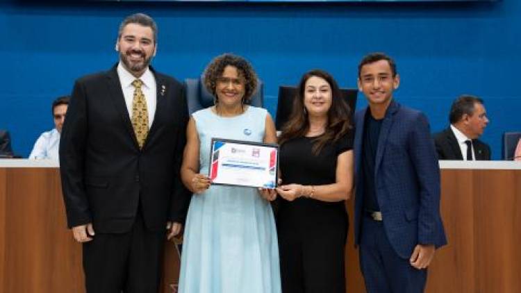 Tonhão homenageia personalidades com relevantes serviços prestados a comunidade três-lagoense