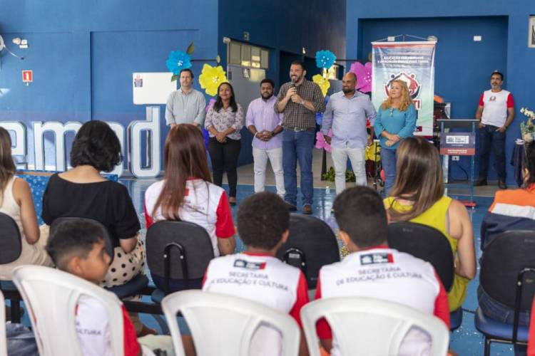 Vereadores prestigiam entrega de obras em escola de tempo integral