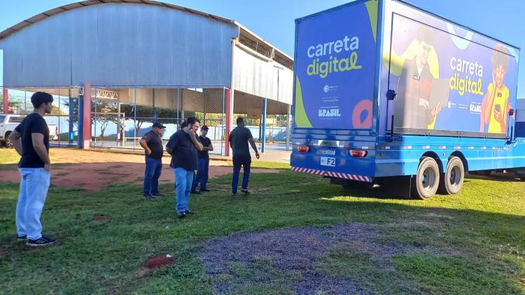 Carreta Digital do Gov BR chega a TL com apoio da Prefeitura e deve capacitar cerca de mil alunos em tecnologia 